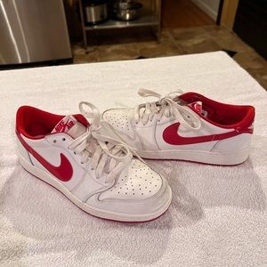 Boys 6.5 Nike shoe